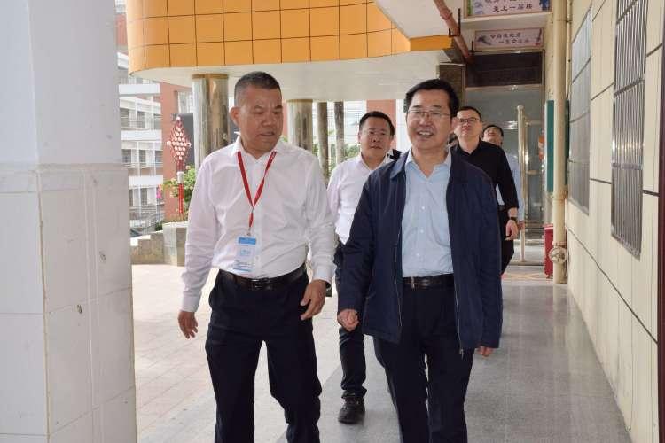 海南省卫生健康委党委书记、主任李文秀等领导一行莅临我校调研指导工作